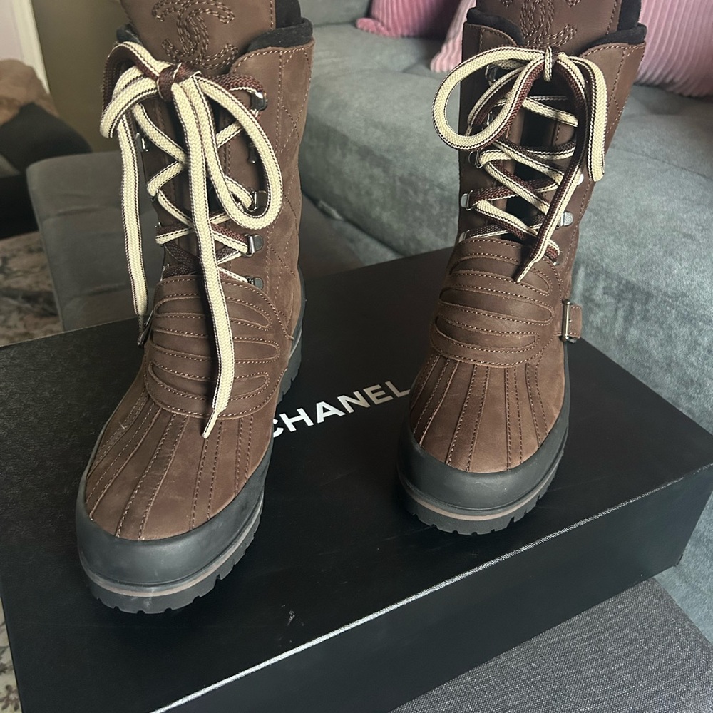 CHANEL Dark Brown High Boots - Picture 4 of 6